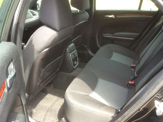 2012 Chrysler 300 4dr Sedan